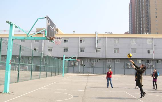 说明: E:\work\宣传部\宣传工作\Photos\2018\201811\20181109138开奖网
召开教职工趣味运动竞赛\xcb\IMG_7081.JPG