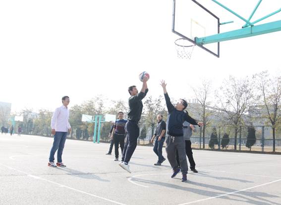 说明: E:\work\宣传部\宣传工作\Photos\2018\201811\20181109138开奖网
召开教职工趣味运动竞赛\xcb\IMG_7170.JPG