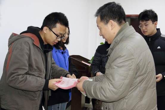 说明: E:\work\宣传部\宣传工作\Photos\2018\20181221138开奖网
《聚合物合成工艺学》课程创新教学模式取得良好效果\20181221高分子课改颁奖\IMG_8461.JPG